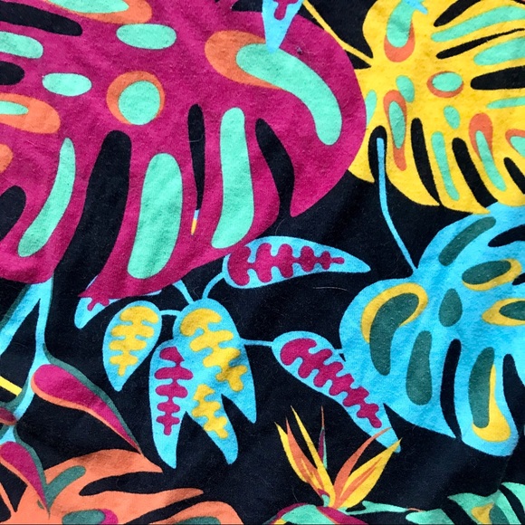 Colorful tropical print crop top t-shirt - Picture 3 of 4